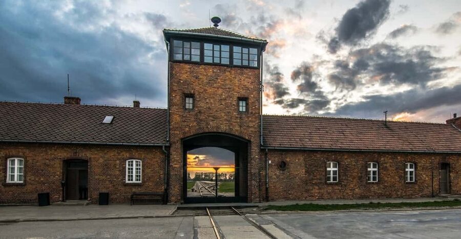 Krakow: Auschwitz-Birkenau Guided Tour with Pickup & Lunch - Key points to know before booking