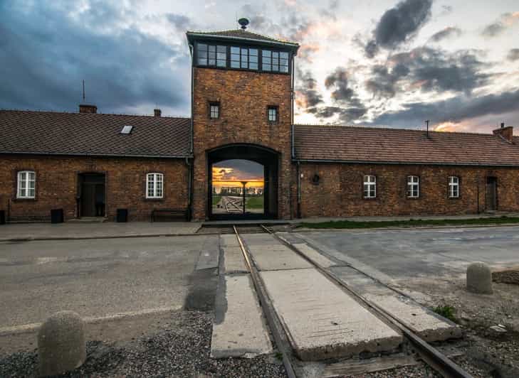Krakow: Auschwitz-Birkenau Guided Tour with Pickup & Lunch - The introductory film and Auschwitz I