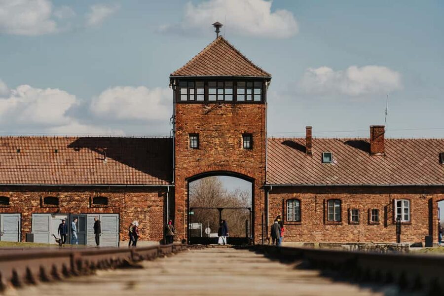 Krakow: Auschwitz-Birkenau Guided Tour with Transportation - Pickup in Krakow and the ride south