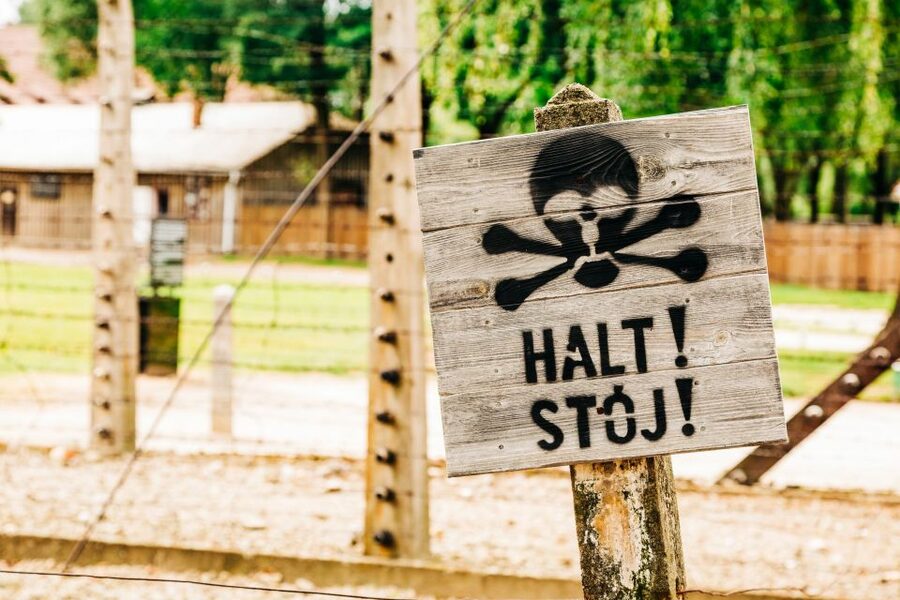 Krakow: Auschwitz-Birkenau Live Guided Tour & Hotel Pickup - Auschwitz I, the first camp and administrative center