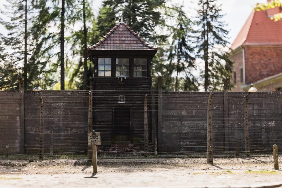 Krakow Auschwitz-Birkenau Memorial Guided Tour Meeting Point - Practical advice for a respectful visit