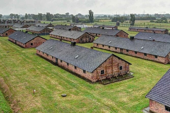 Krakow: Auschwitz-Birkenau Tour & Museum Expert Guide - Transport, breaks, and the practical reality