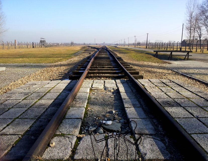 Krakow: Auschwitz-Birkenau & Wieliczka Salt Mine with Lunch - The long transfer to Wieliczka