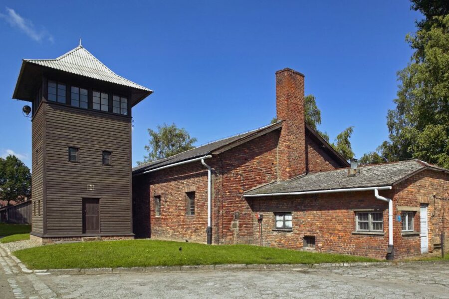 Krakow: Auschwitz Guided Tour with Optional Hotel Pickup - What the Guides Add