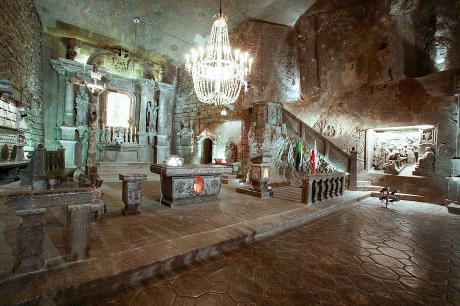 Krakow: Auschwitz & Wieliczka Salt Mine Guided Day Tour - Going underground at Wieliczka Salt Mine