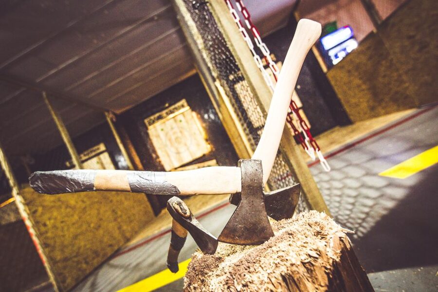 Kraków: Axe-Throwing in Axe Nation, the First Club in Europe - Trick shots and the role of the coach