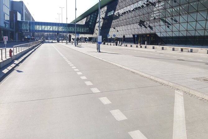 Kraków Balice Airport Transfer: Private One Way - A calm first step after landing in Kraków