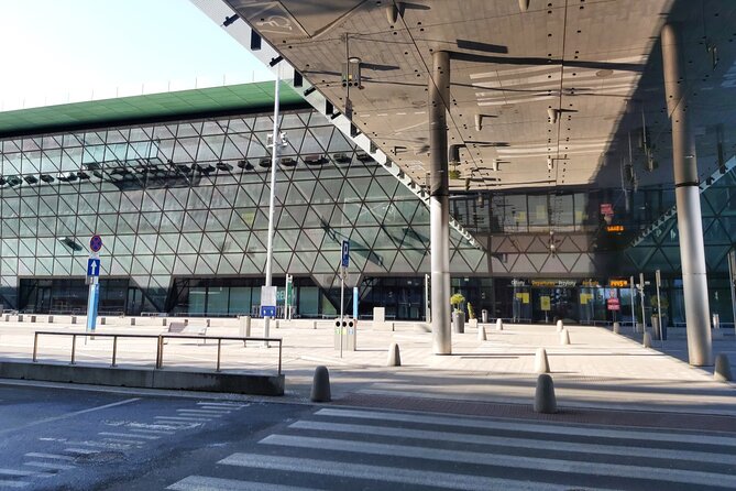 Krakow Balice Airport Transfer: Private Round Trip - Why the return transfer can save your morning