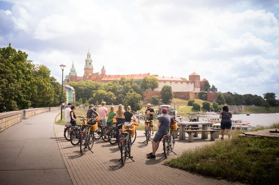 Krakow: Bike Tour of Old Town, Jewish Quarter and the Ghetto - Main Market Square, the theatre, and Florian Gate