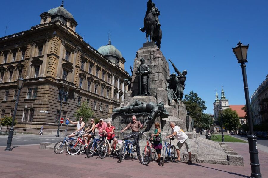 Krakow: Bike Tour of the Old Town, Kazimierz, and the Ghetto - Kazimierz, from Jewish cemeteries to Szeroka Street