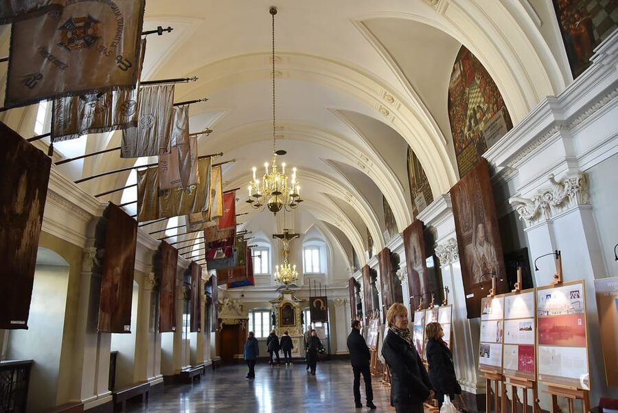 Krakow: Black Madonna Sanctuary of Czestochowa - Guided Tour - What the $93 price covers