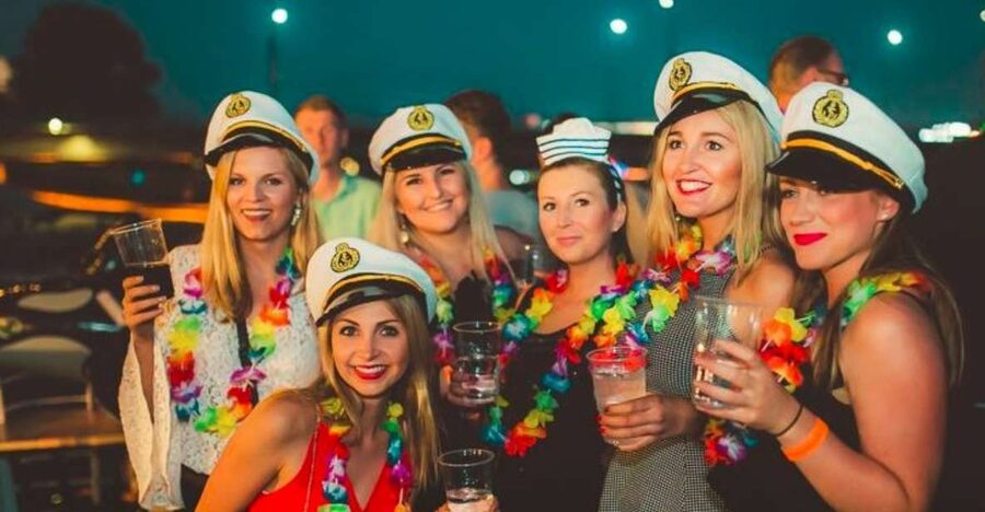 Krakow: Boat Party with Unlimited Drinks - Two hours on the Vistula