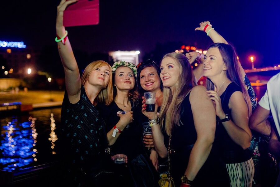 Krakow: Boat Party with Unlimited Drinks - The magician, photographer, and photo booth