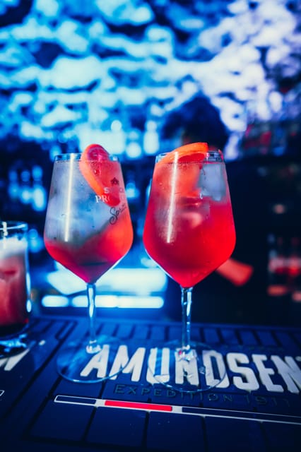 Krakow: Bottomless Brunch with 3-Course Meal and Drinks - Cake closes the three-course meal