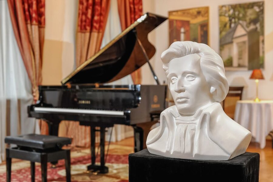 Krakow: Chopin Piano Recital at Chopin Concert Hall - A glass of wine and a little ceremony