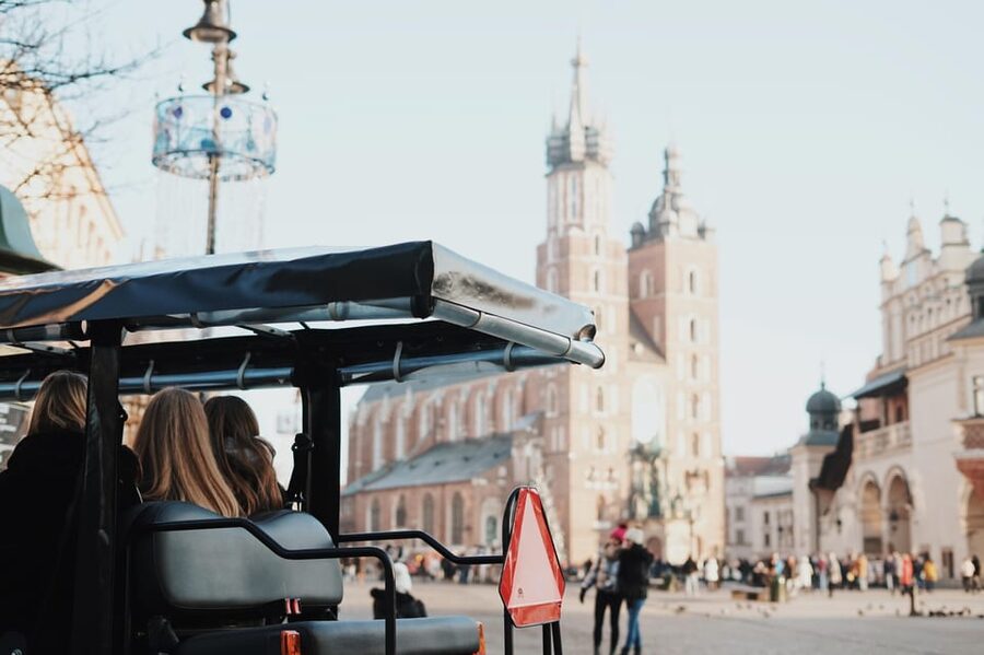 Krakow: City Sightseeing Tour by Golf Cart - Kazimierz, from church squares to former Jewish shops