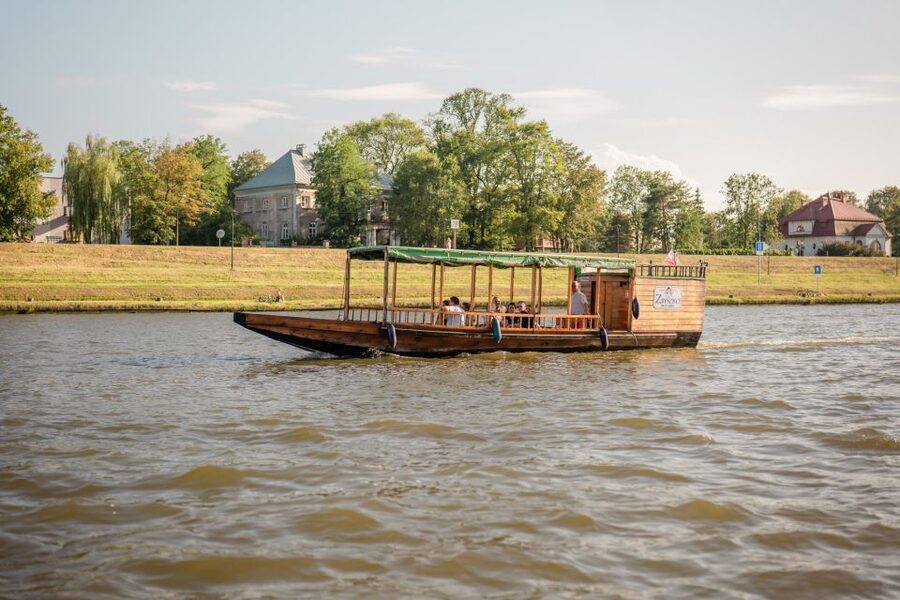 Krakow: Early Bird Vistula River Sightseeing Cruise - Cricoteka and Podgórze from the Vistula