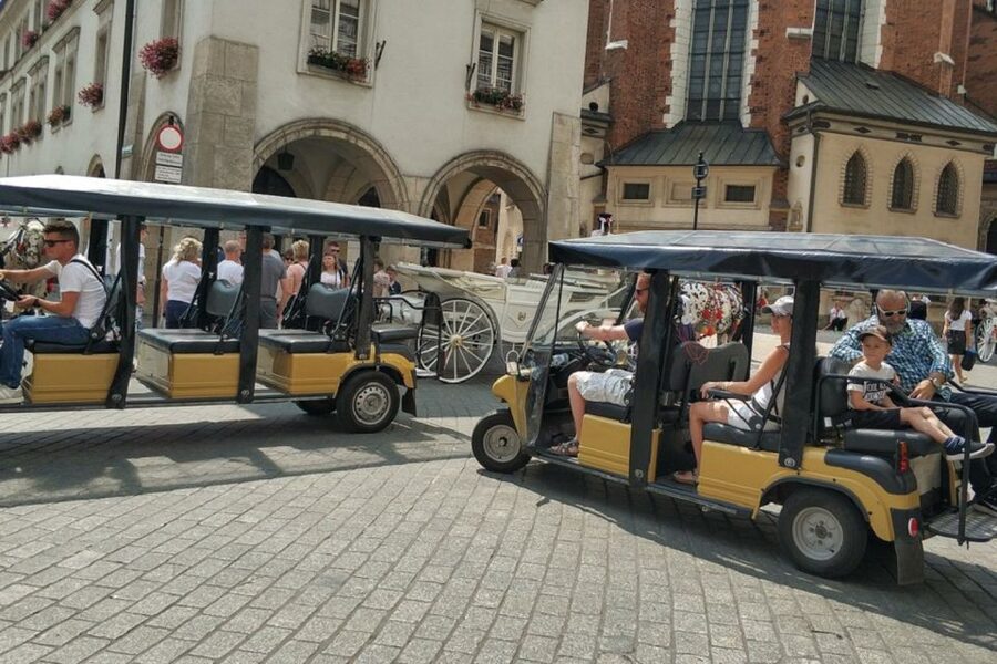 Krakow: Electric Golf Cart Tour of the Old Town - Meeting the cart near Planty park