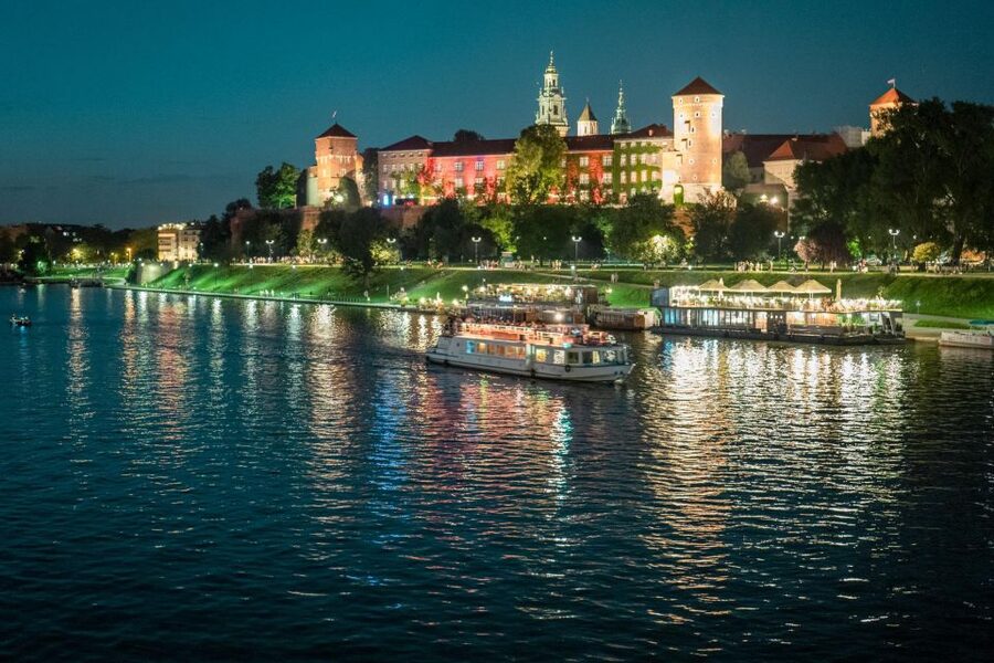 Krakow: Evening Cruise with a Glass of Wine - The route upstream: Wawel, Norbertine Sisters, and the Pope’s home