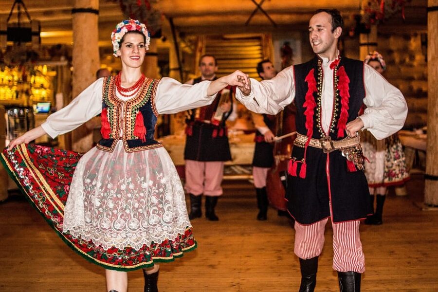 Krakow: Full Traditional Polish Dinner & Folk Show - Key points to know before booking