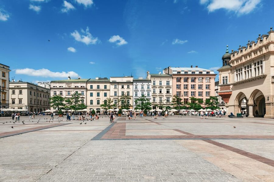 Krakow: Guided E-Scooter City Tour with Food Tastings - The Vistula and the move toward Podgórze
