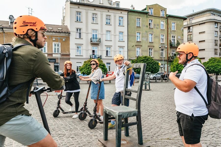 Krakow: Guided E-Scooter City Tour with Food Tastings - Podgórze food stops and the Jewish Quarter