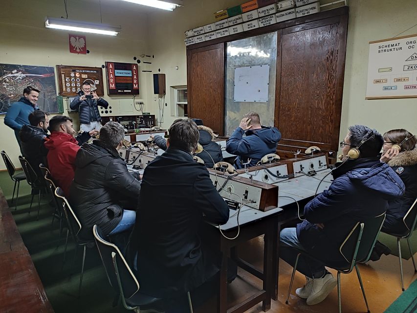 Krakow: Guided Tour to Nowa Huta on Commie Retro Van - The shelter or the office visit: choosing the right option