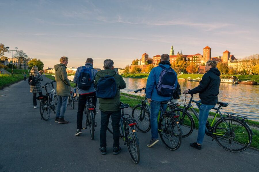 Krakow: Hidden Bike Tour - A park filled with Polish heroes