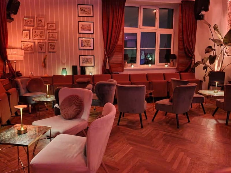 Krakow: Hidden Rooftop Bar Reservation with 1 Cocktail - The arrival route, step by step