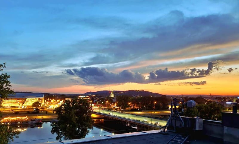 Krakow: Hidden Rooftop Bar Reservation with 1 Cocktail - Cocktail quality and service expectations