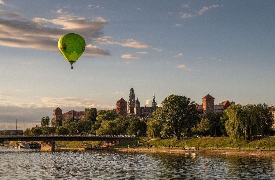 Kraków: Hot Air Balloon Flight with Champagne - Meeting the pilot and reaching the launch field
