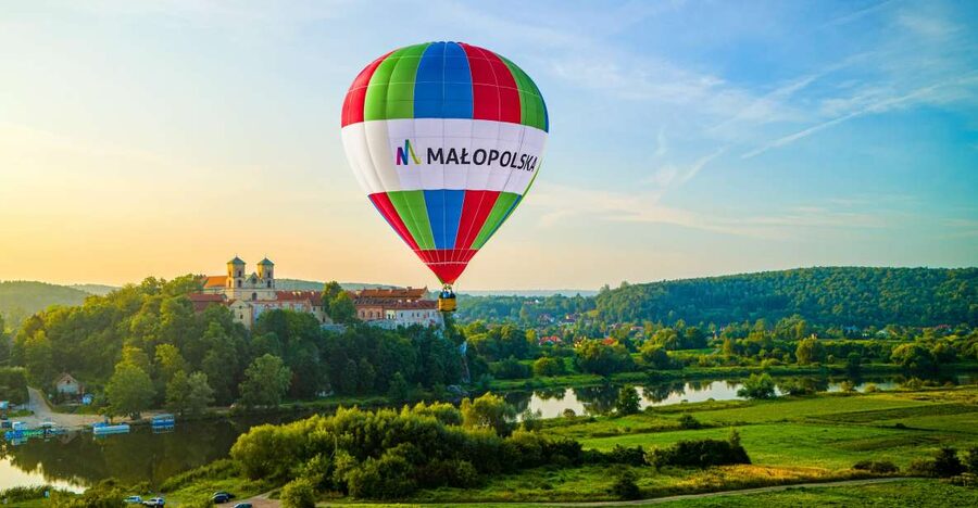 Kraków: Hot Air Balloon Flight with Champagne - The flight itself: calm rather than fast