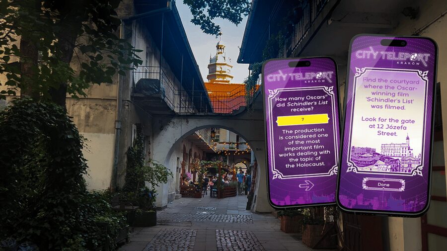 Krakow: Interactive Adventure Guidebook: PL/EN/DE/ES - Crossing into Kazimierz at Wolnica Square