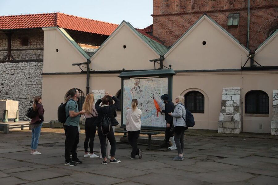 Krakow: Jewish Quarter and Former Ghetto Tour - Schindler’s List locations, with the real story in view