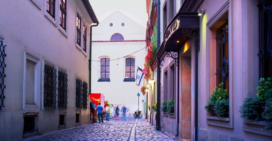 Krakow: Jewish Quarter and Former Ghetto Tour by Golf Cart - From Kazimierz’s synagogues to the ghetto gates