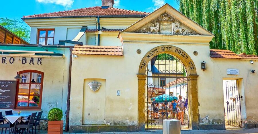 Kraków: Jewish Quarter, Auschwitz, And Salt Mine 3-Day Tour - Kazimierz: Kraków’s Jewish quarter on foot