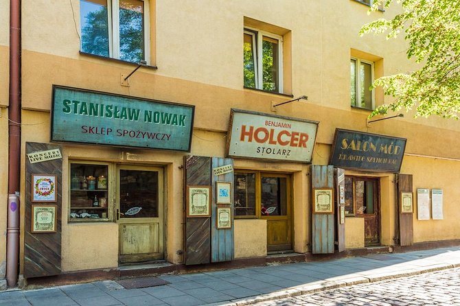 Krakow: Jewish Quarter Kazimierz & Schindler's Factory & Ghetto Guided Tour - The walk to Schindler’s Factory