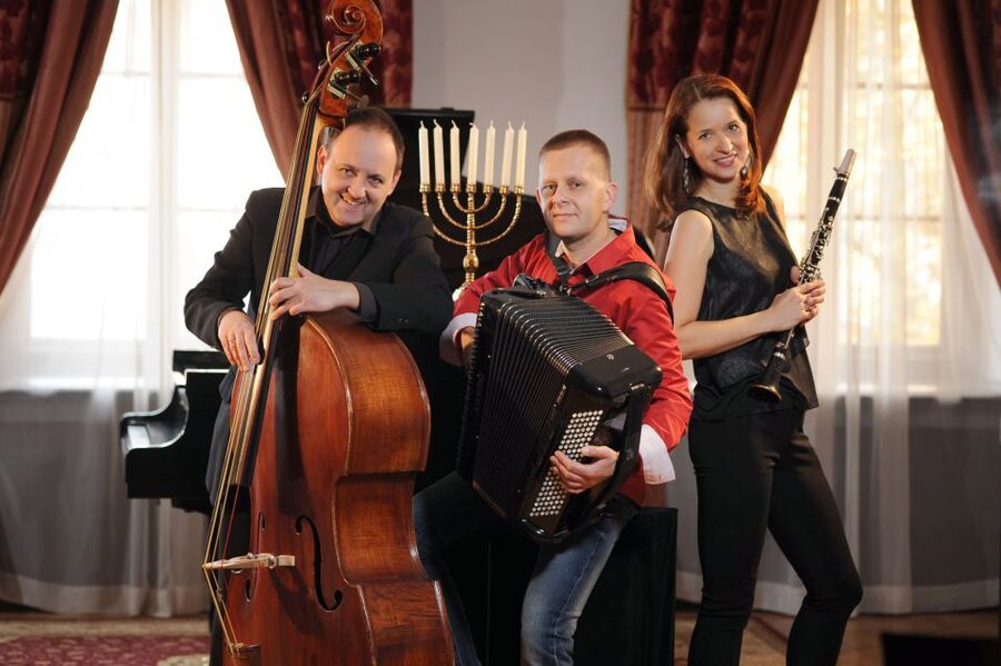 Krakow: Jewish-Style Klezmer Music Concert - Entering Krakow’s Under Barrel tenement