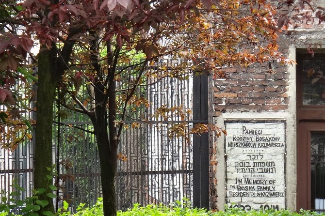 Krakow Kazimierz and Jewish Ghetto Tour with Synagogues - How the private format changes the experience