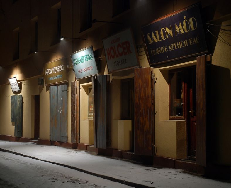 Krakow: Kazimierz Jewish District Private Guided Tour - Remu Synagogue and the old cemetery