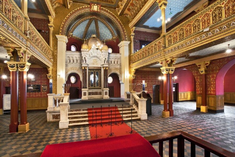 Krakow: Kazimierz Jewish District Private Guided Tour - Seven synagogues and the shape of Jewish Krakow