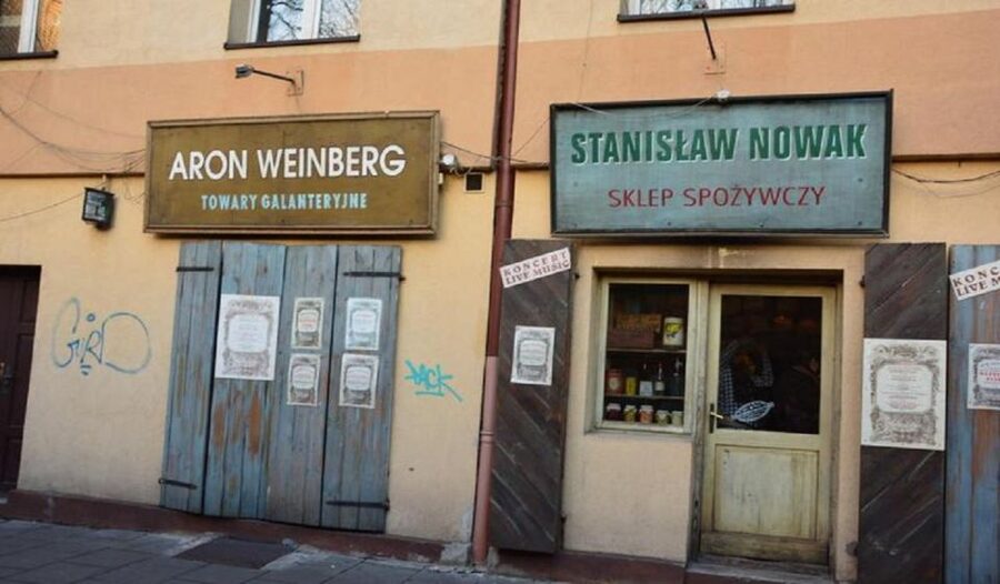 Krakow: Kazimierz Jewish District Private Guided Tour - Ghetto wall remains and the Holocaust story