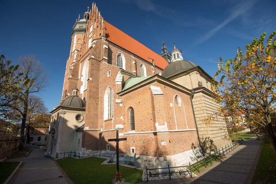 Krakow: Kazimierz Jewish Quarter Guided Walking Tour - Reaching Nowy Square and its food stalls
