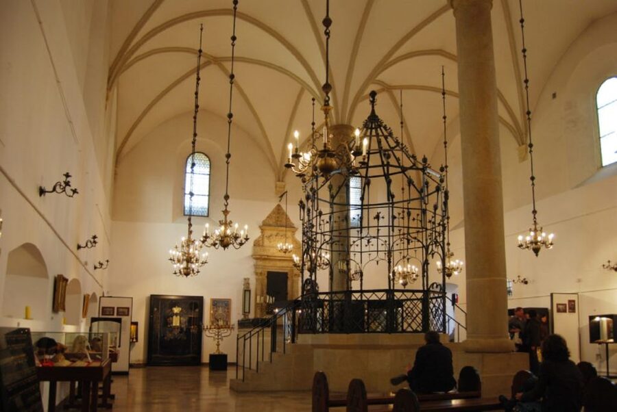 Krakow: Kazimierz Jewish Quarter Walking Tour - Who should book this walk?