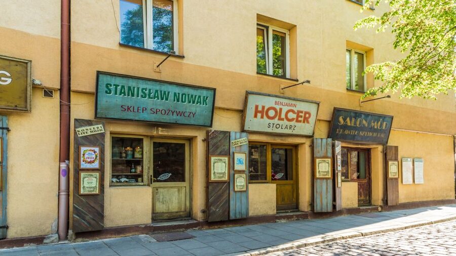 Krakow: Kazimierz Jewish Quarter Walking Tour - Kupa and Tempel: Different sides of community life