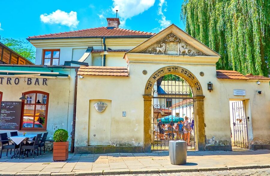 Krakow: Kazimierz, Schindler's Factory & Ghetto with Guide - Why a guide matters in Kazimierz