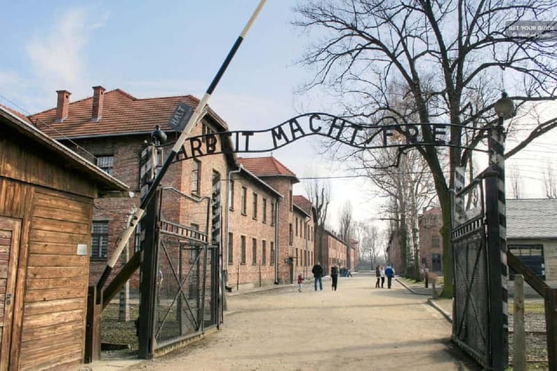 Krakow: Last Minute Auschwitz-Birkenau Guided Tour - Auschwitz I and the Arbeit macht frei gate
