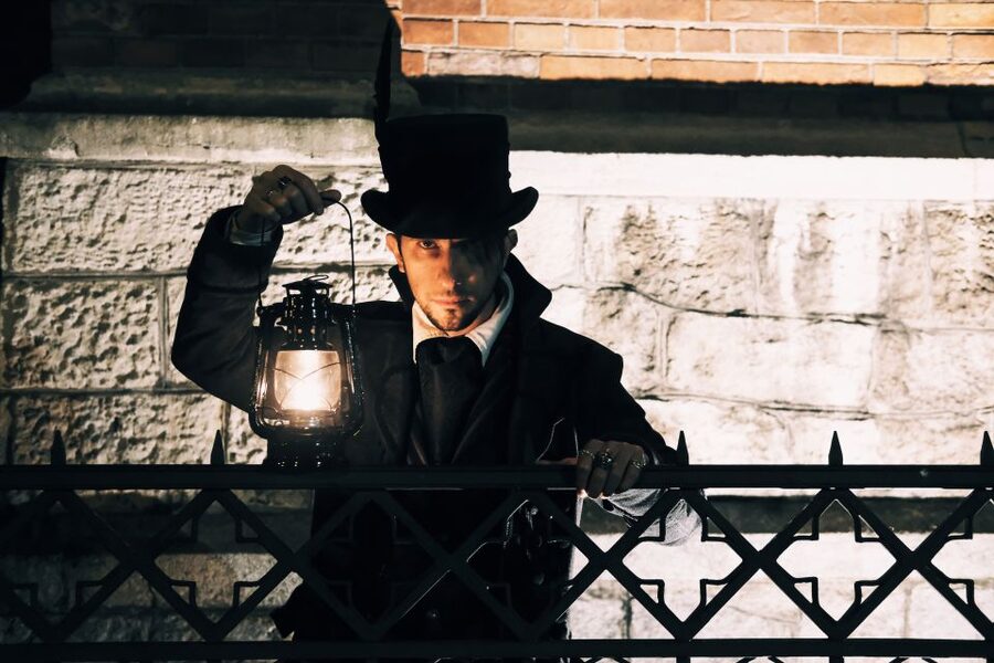 Krakow: Legends and Tales of Old Town Walking Tour - Meeting the storyteller at St. Mary’s Basilica