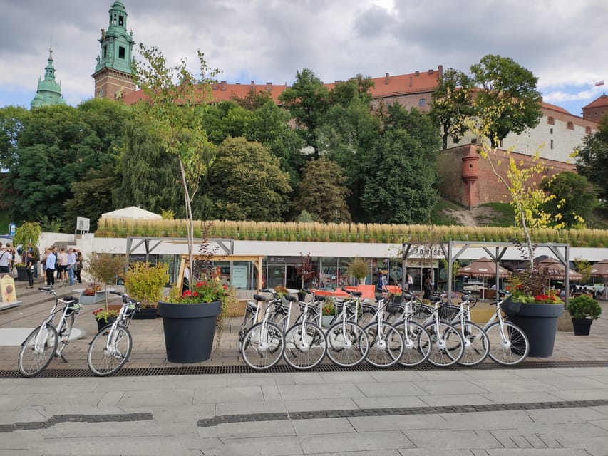 Krakow: Multilingual Tour On Electric Bikes - Small groups and the riding experience