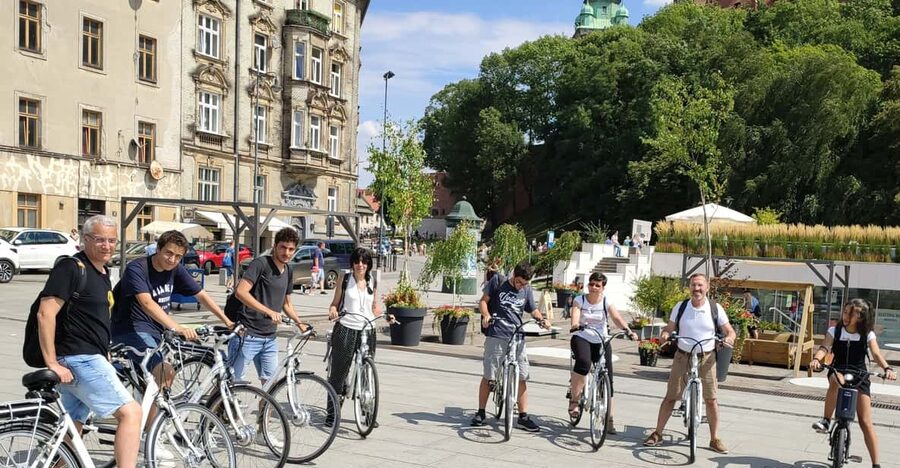 Krakow: Multilingual Tour On Electric Bikes - Equipment, water, and helmets